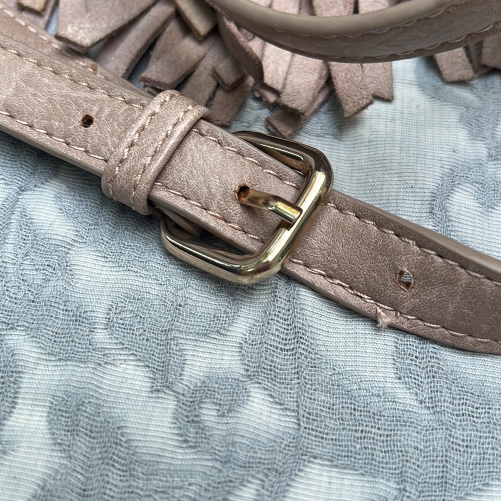 Moda Luxe fringe leather&vegan purse. Taupe - Picture 3 of 8